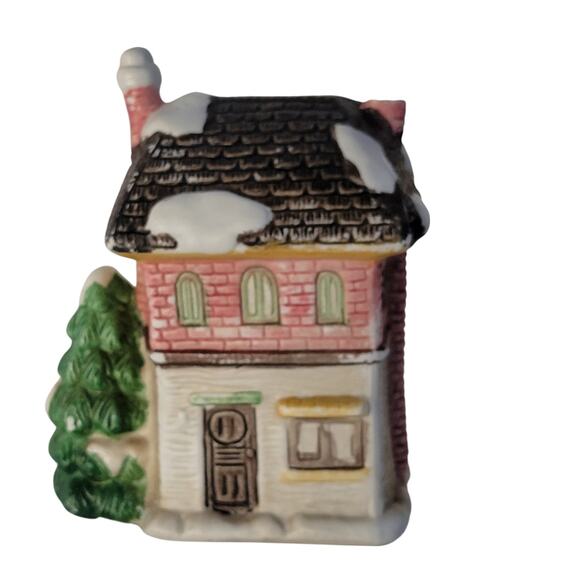 Vintage Mini Christmas Village Inn – Snowy Roof & Holiday Wreath - Picture 1 of 8